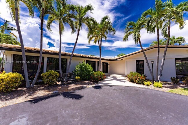 Photo - 636 Hibiscus Dr