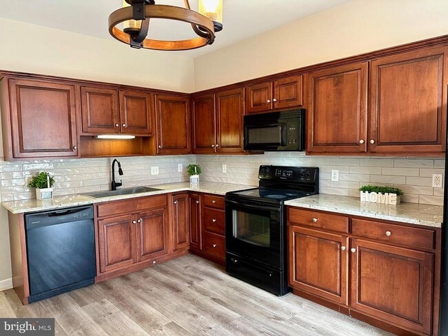 Photo - 207 Springmont Dr