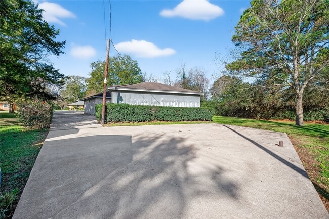 Photo - 20706 Emerald St