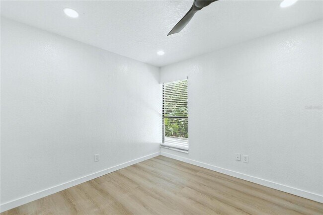 Photo - 840 NE 3rd St