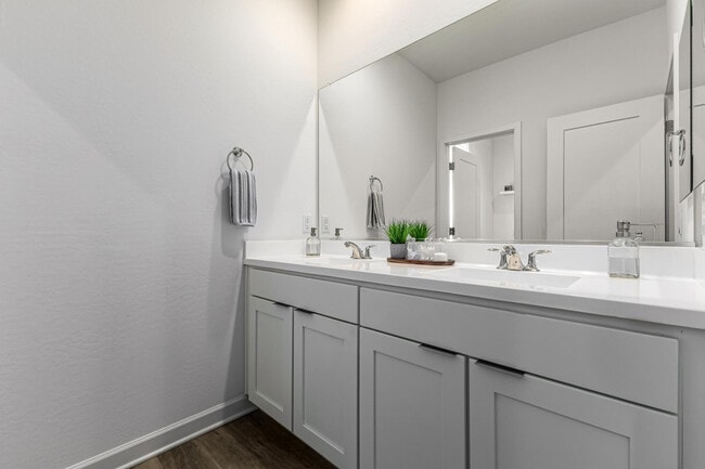 Photo - 4509 N 197th Ln