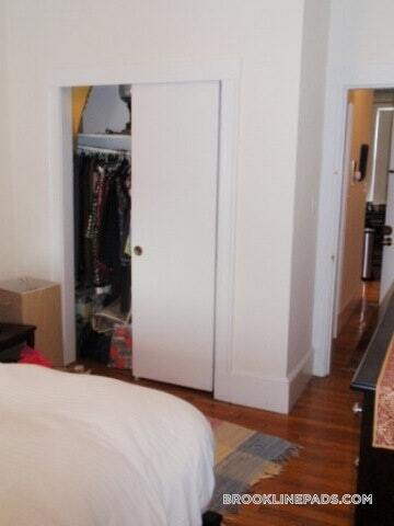 Building Photo - 19 Fairbanks St Unit 22