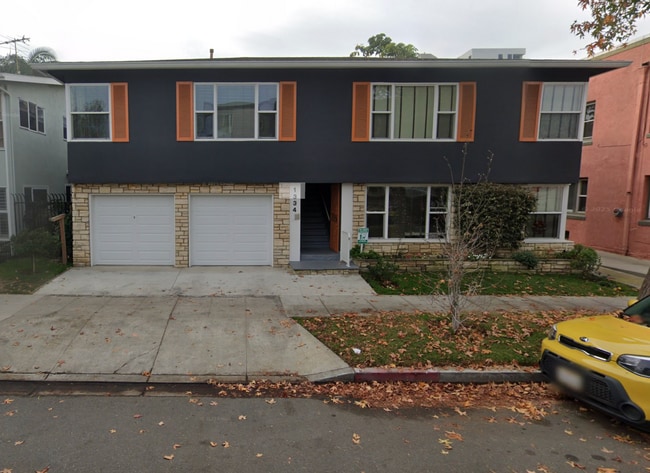 Building Photo - 1334 E 1st St Unit 2