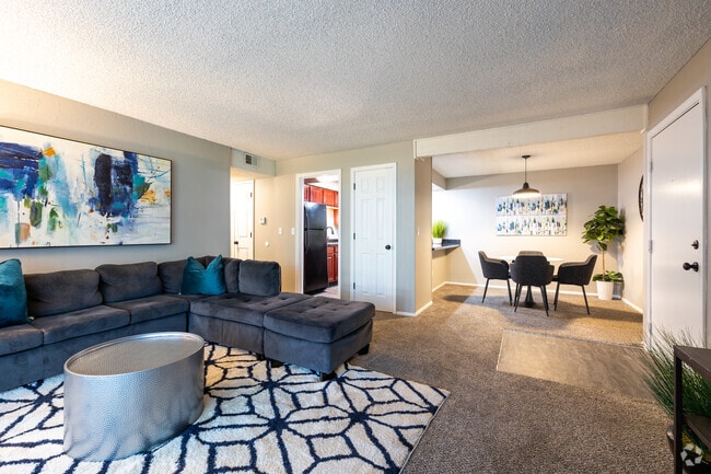 2BR, 1BA - 883 SF