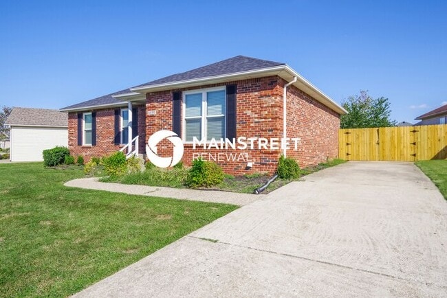 Photo - 3 Bedroom Pet-Friendly Home in Louisville, KY with Main Street Renewal