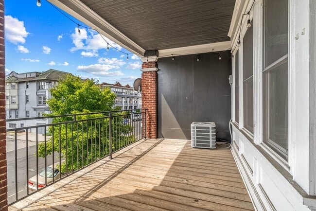 Photo - 4821 Walnut St