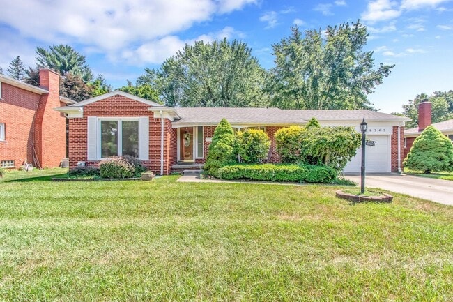 Building Photo - 16345 Pollyanna St