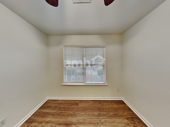 Photo - 19140 Kanawha Dr