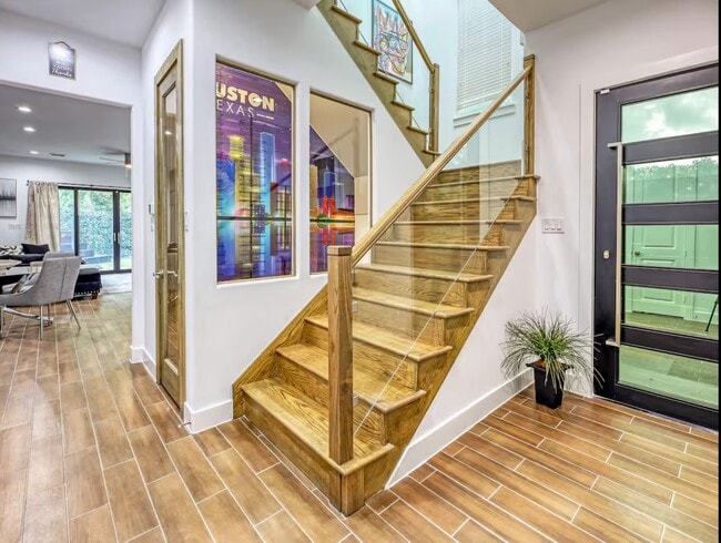Photo - 5207 Farmer St