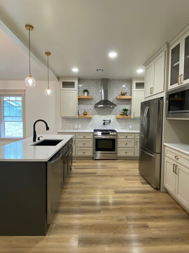 Photo - 549 N Tacoma Ave