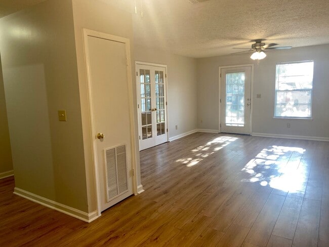 Photo - 2 bed 1 bath town home. Lynn haven.