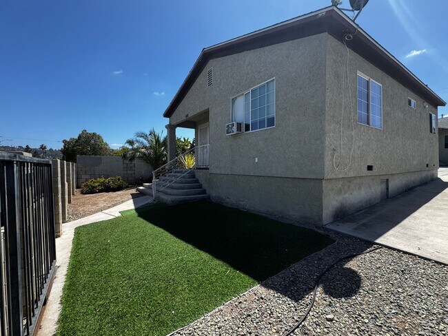 Photo - 440-46 Millar Ave