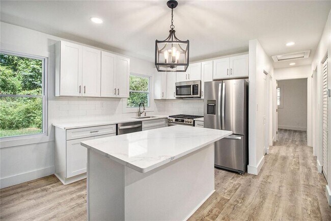 Photo - 1317 Redford Dr SE