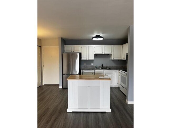 Building Photo - 10441 Greenbrier Rd Unit 318 Rental