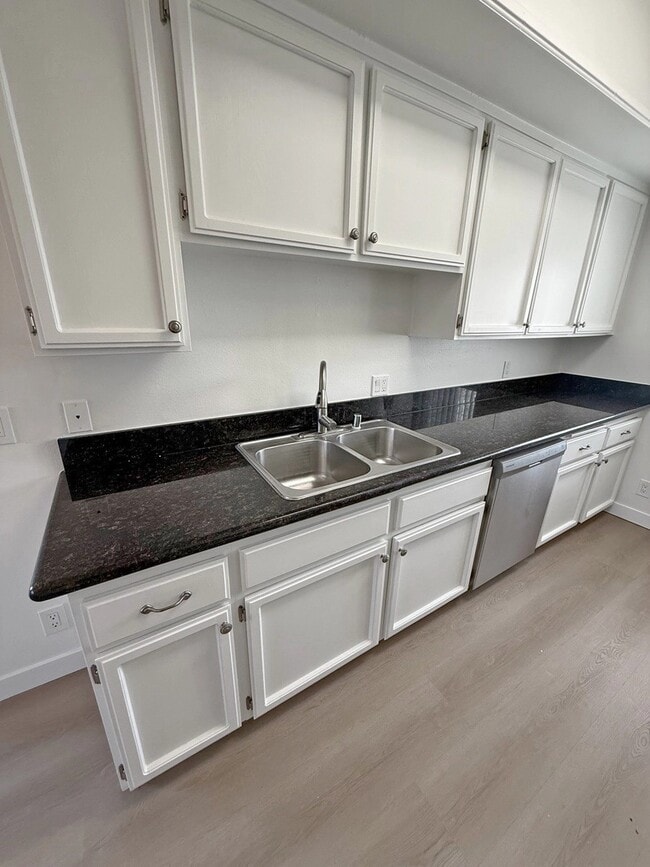 Photo - 912 Croft Ave Unit 201