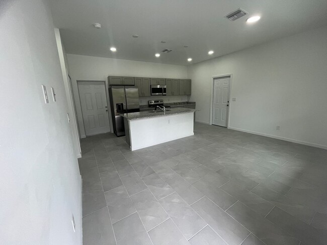 Photo - 1223 Randletree St E