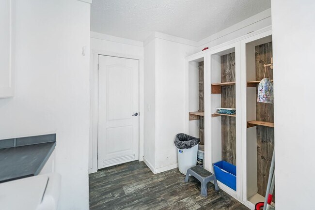 Photo - 29703 Midland St