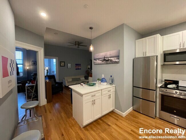 Building Photo - 468 Beacon St Unit 3R Rental