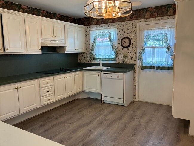 Photo - 335A Canterbury Ct Unit 335A Canterbury Court