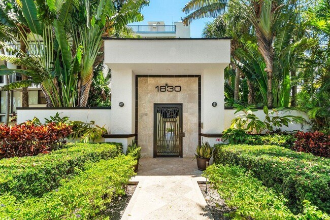 Photo - 1830 Embassy Dr Unidad 401