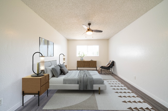 800 E Bobier Dr