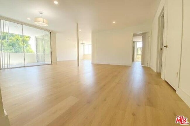 Building Photo - 9221 Charleville Blvd Unit E Rental