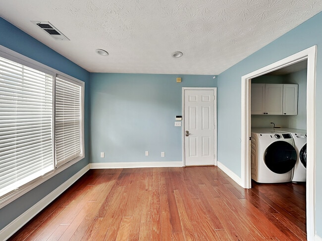 Photo - 17 Derby Way NE