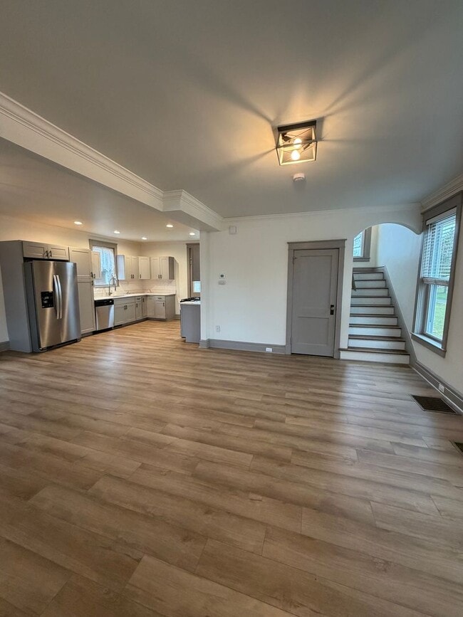 Photo - 584 W Main St