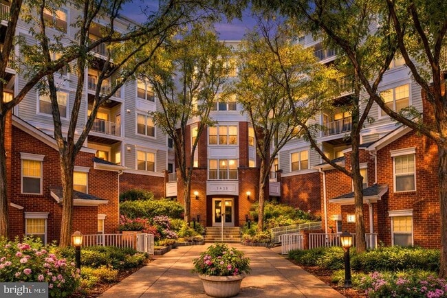 Building Photo - 1625 International Dr Unit 321