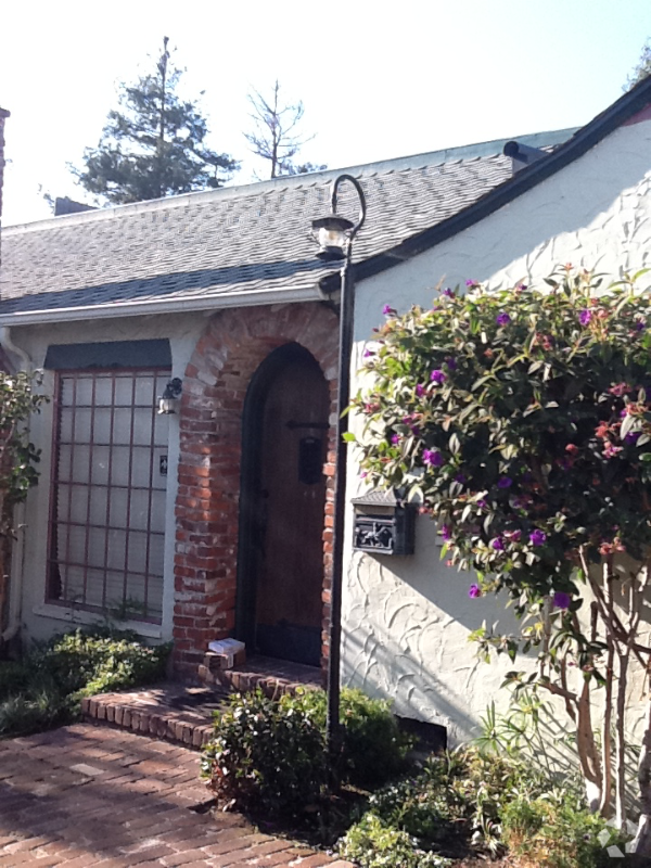 Building Photo - 2051 Santa Clara Ave Rental