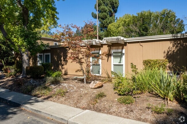 Building Photo - Charming 2-Bedroom Condo in Prime Walnut C... Unit 61