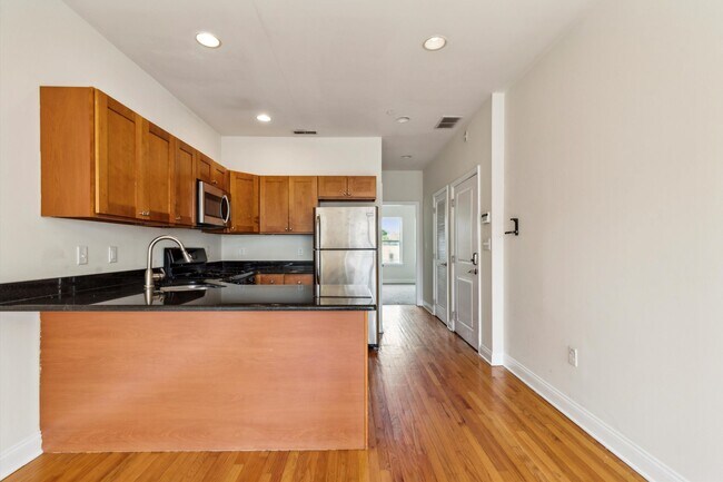 Building Photo - 1705 Arlington St Unit B