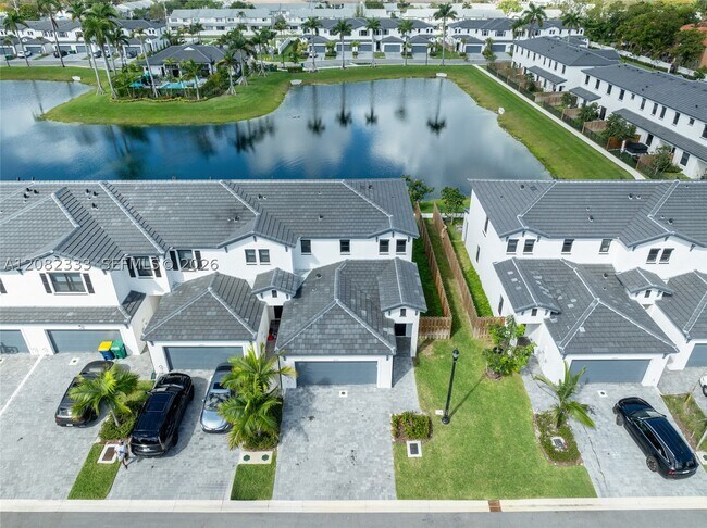 4989 Peacock Wy