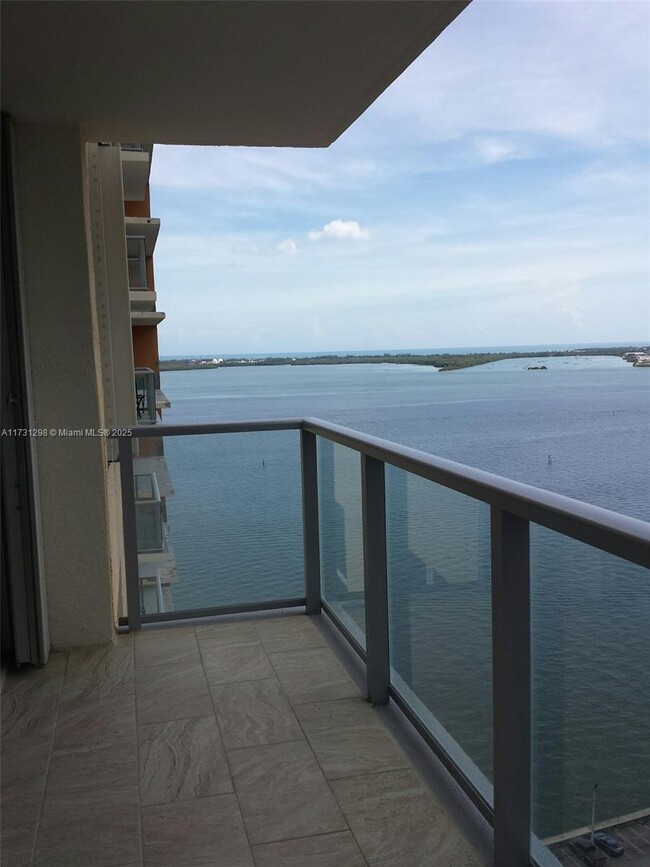 Photo - 1155 Brickell Bay Dr Unidad 2201 Rental