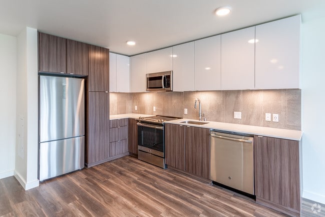 1BR, 1BA - 691 SF
