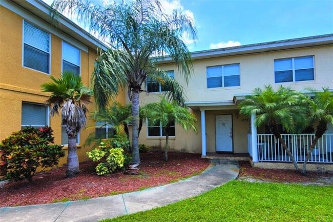 Building Photo - 1375 Drew St Unit 103 Rental