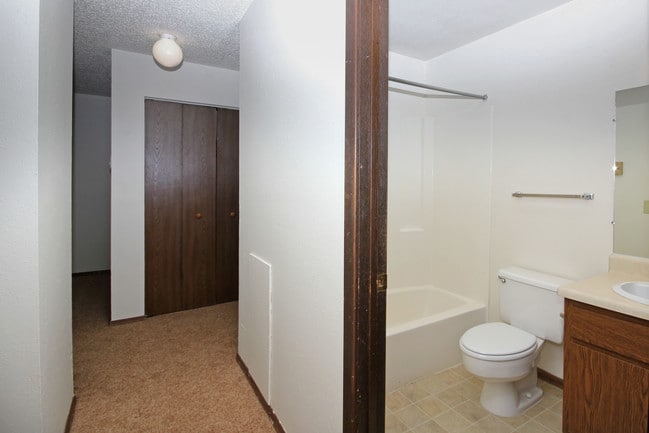 McCarthy Apartments - McCarthy Apartments