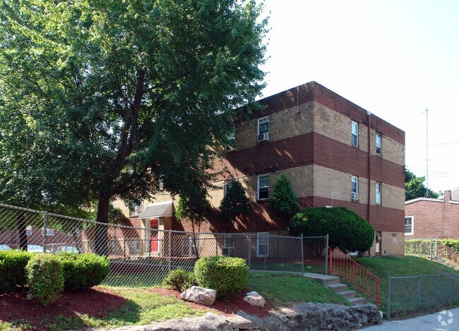 Jefferson Court Apartments - Jefferson Court Apartments