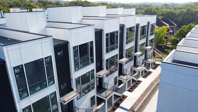 Photo - 910 Youngs Ln