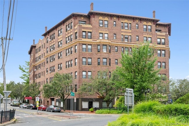 Building Photo - 8 Barstow Rd Unit 2B