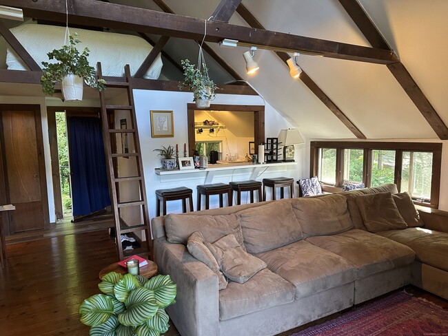 Photo - 404 Nettleton Hollow Rd