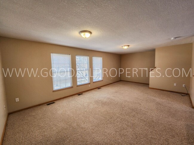 Photo - Wonderful Special, Wont Last!! 2 Bedroom, 2 1/2 Bath Townhome in Urbandale.