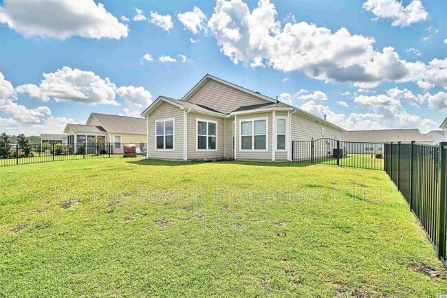 Photo - 1072 Caprisia Loop