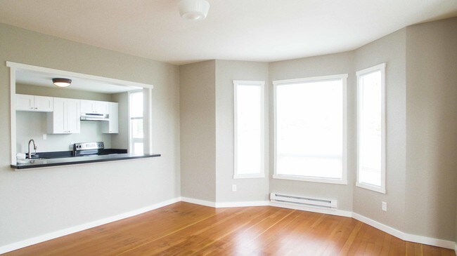 Photo - Clairemont Apartments