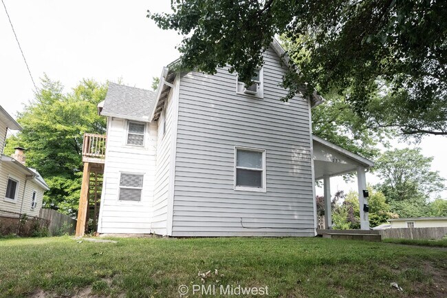 831.5 S Webster St