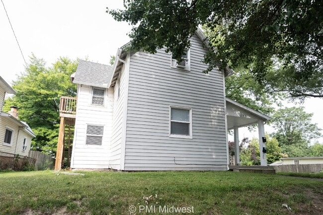 Photo - 831.5 S Webster St