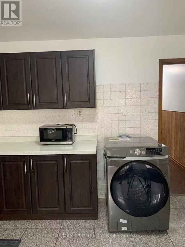 Photo - 137 Markham St