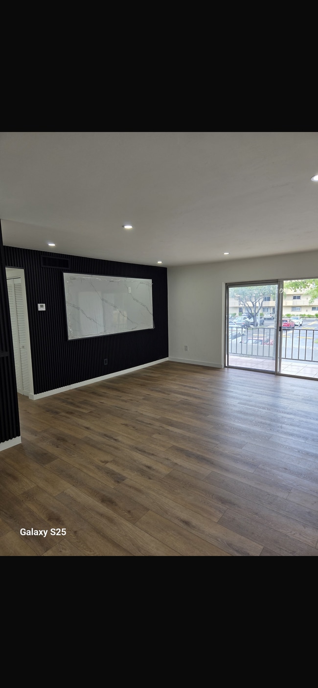 Photo - 10397 N Kendall Dr Unit Kendall Acres