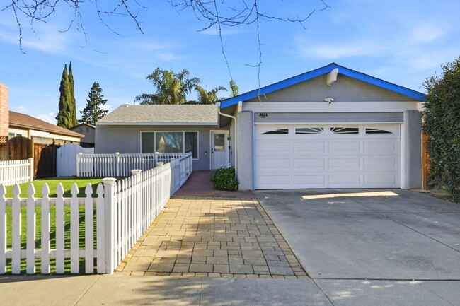 Building Photo - Turnkey Open-Concept Home with Central A/C & Solar