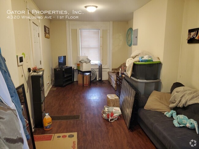 Building Photo - LARGE 1 Bedroom, renovated! FOR RENT!! Unit 1st Floor Rental